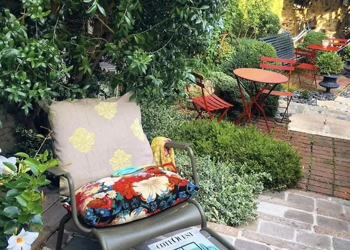 La Cour Sainte Catherine Demeure De Charme Bed and Breakfast