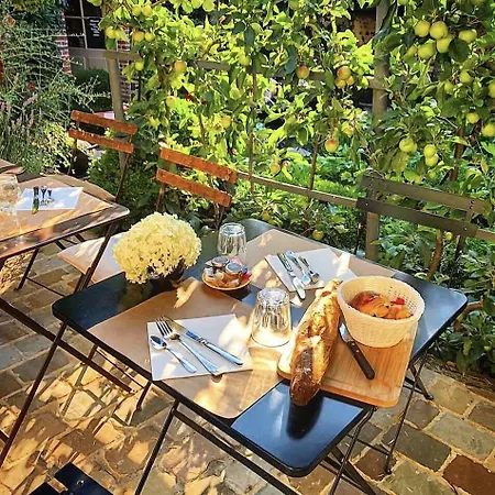 ベッド・アンド・ブレックファスト La Cour Sainte Catherine Demeure De Charme オンフルール