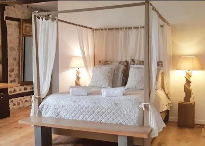 La Cour Sainte Catherine Demeure De Charme Bed and Breakfast Ονφλέρ