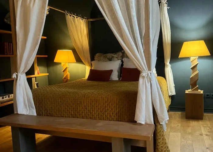 La Cour Sainte Catherine Demeure De Charme Bed and Breakfast