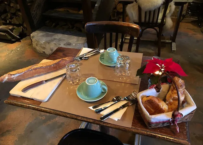 La Cour Sainte Catherine Demeure De Charme Bed and Breakfast